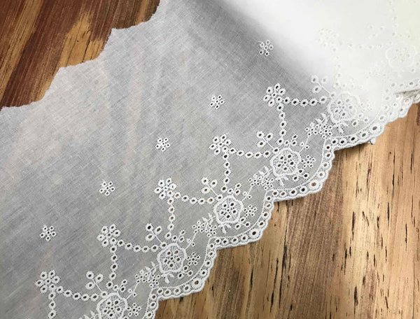 Natural White Broderie Anglaise Lace  -  Swiss Cotton Voile - 19 cm Wide.