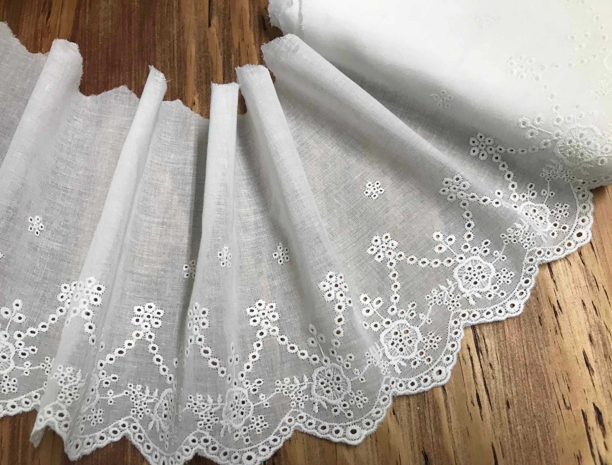 Natural White Broderie Anglaise Lace  -  Swiss Cotton Voile - 19 cm Wide.