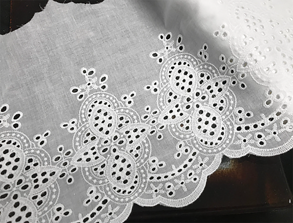 Natural White Broderie Anglaise Lace  -  Swiss Cotton Voile - 26 cm Wide.