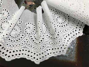 Natural White Broderie Anglaise Lace -  Swiss Cotton Voile - 16 cm Wide.