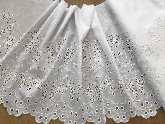 Embroidered Linen - Natural White Broderie Anglaise - 50 cm Wide.
